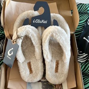 Brand new, fuzzy, OluKai flip-flop slippers. Tapa colored, brown sole shoe.